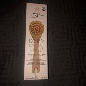 Daily Concepts facial dry brush